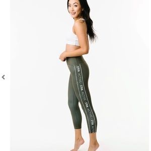 Zyia active green logo stripe Capri 20” size 4